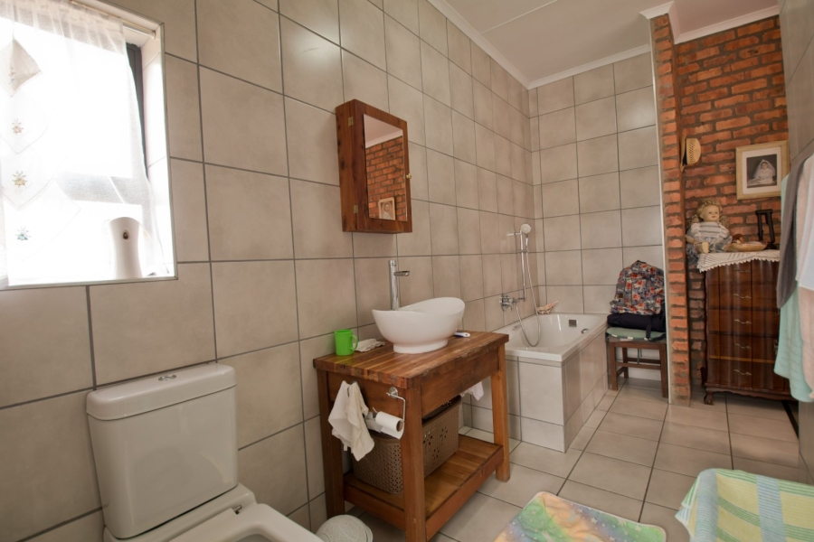 4 Bedroom Property for Sale in Fraaiuitsig Western Cape